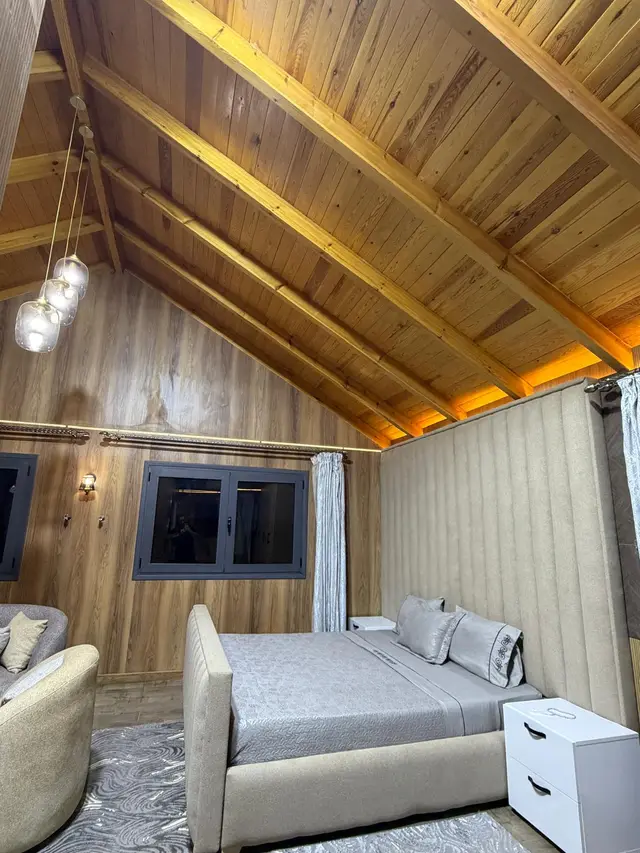 Une chambre du chalet en bois