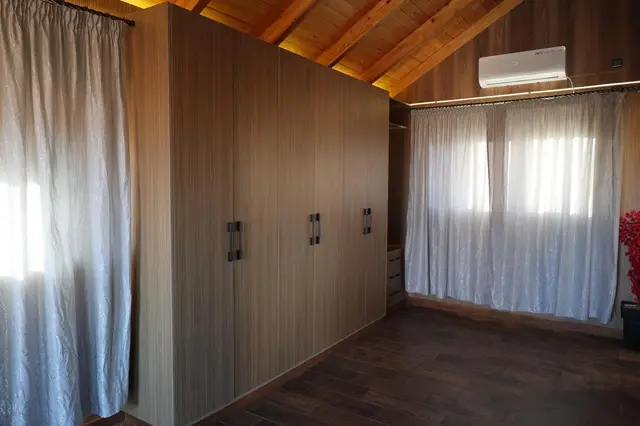 Une chambre du chalet en bois
