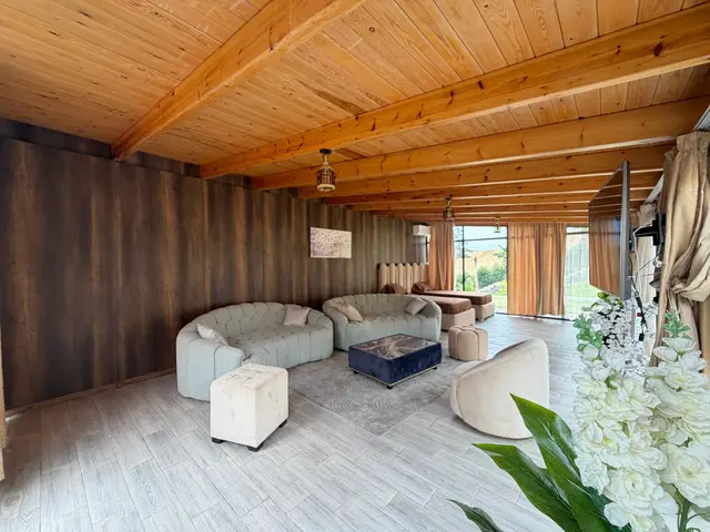 Un salon du chalet en bois