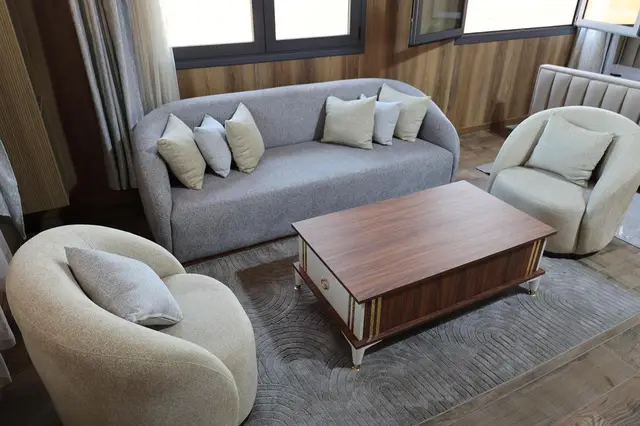 Un salon du chalet en bois