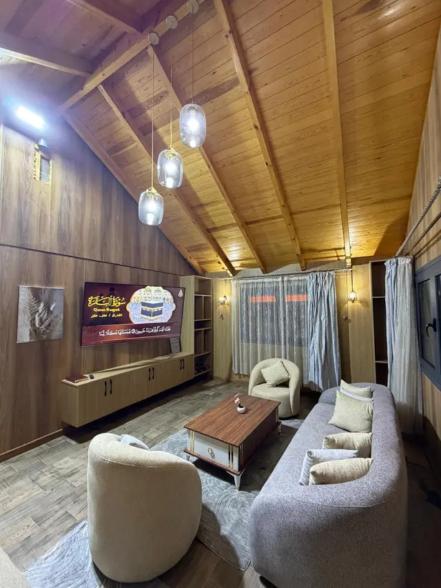 Un salon du chalet en bois