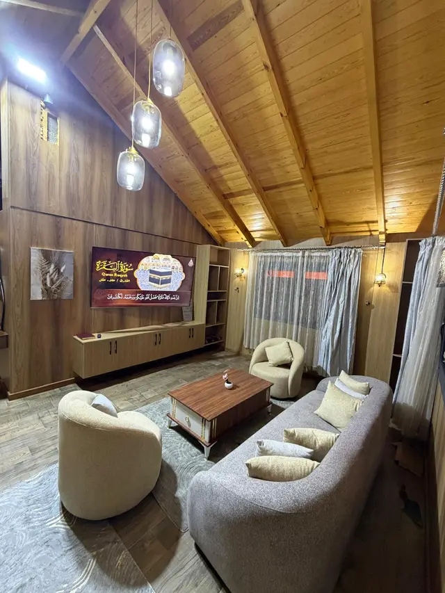 Un salon du chalet en bois