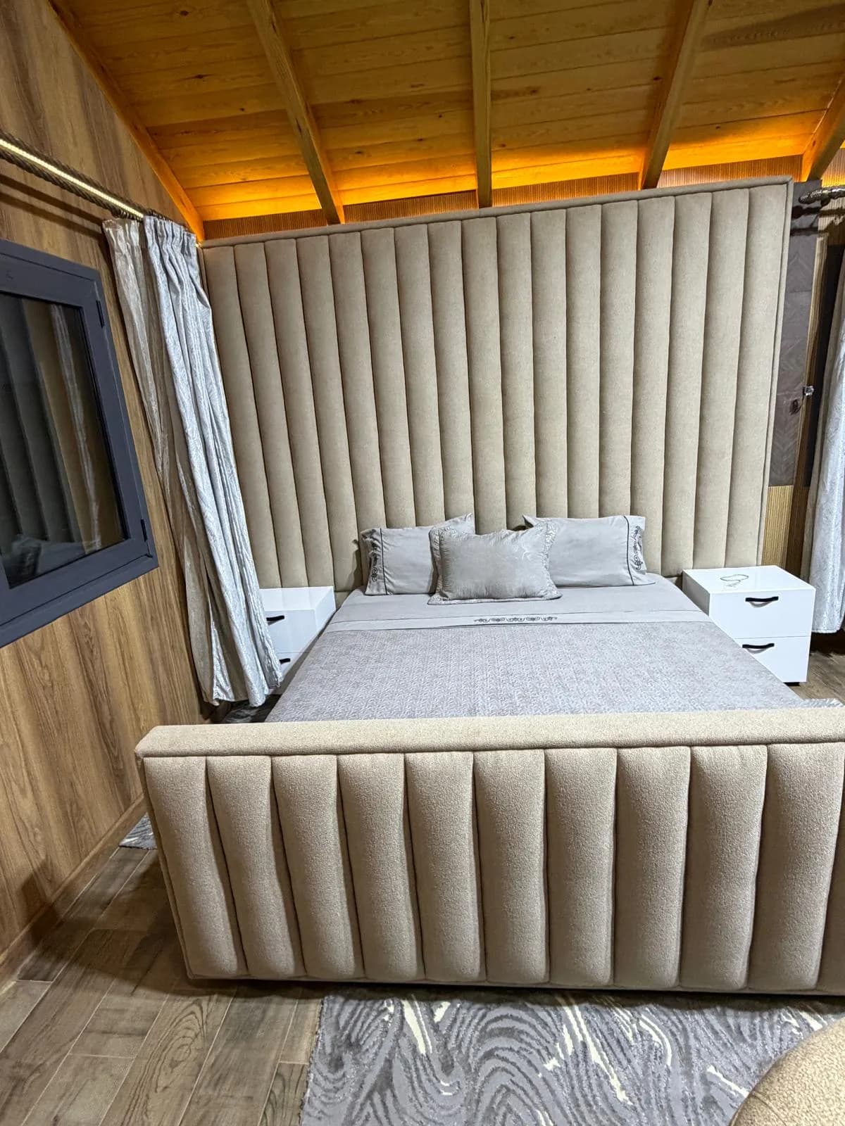 Une chambre du chalet en bois